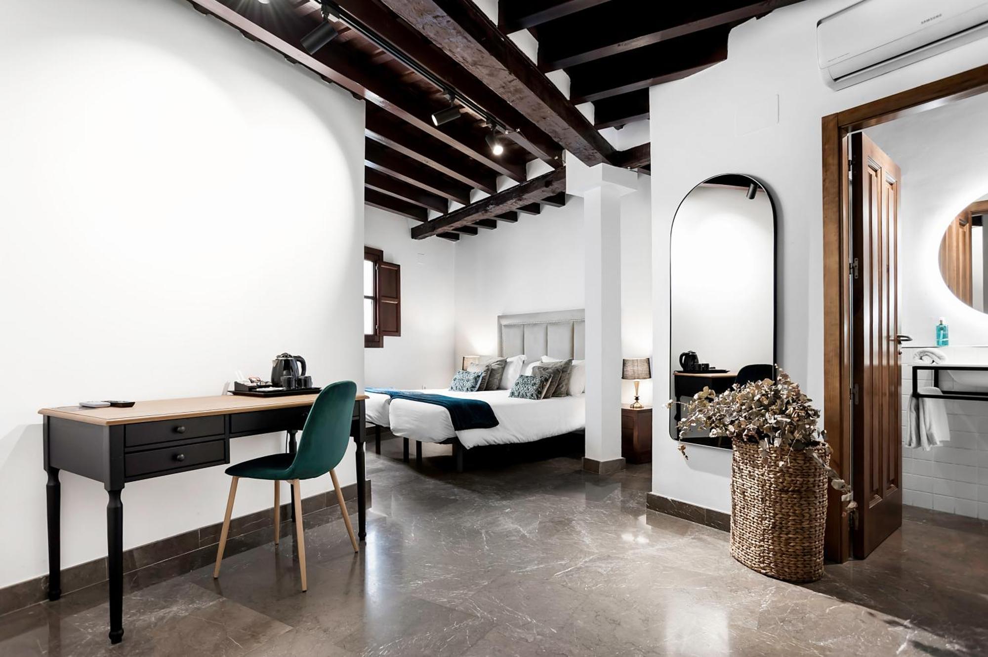 Mercader De Sedas Hotel