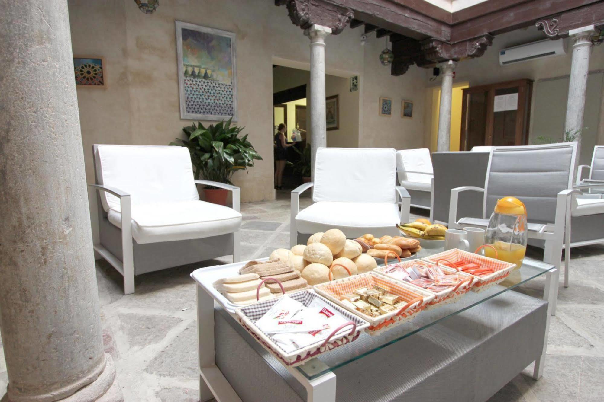 Mercader De Sedas 3*
